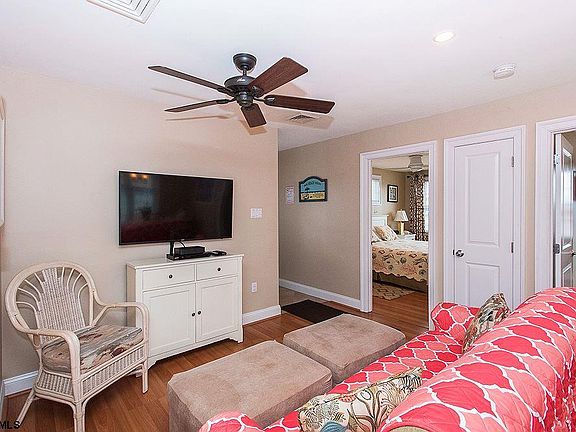 2nd image of 1221 West Ave APT 2