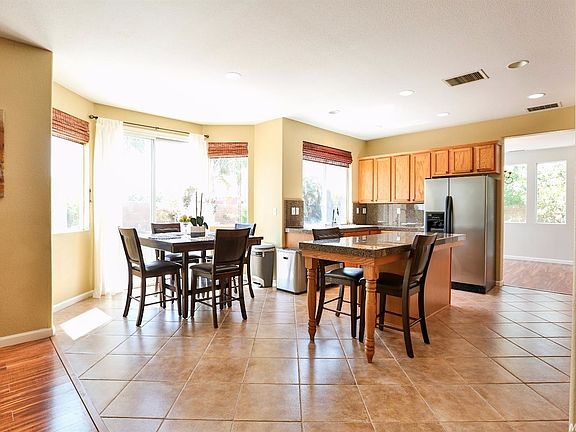 4th image of 3550 Beretania Way