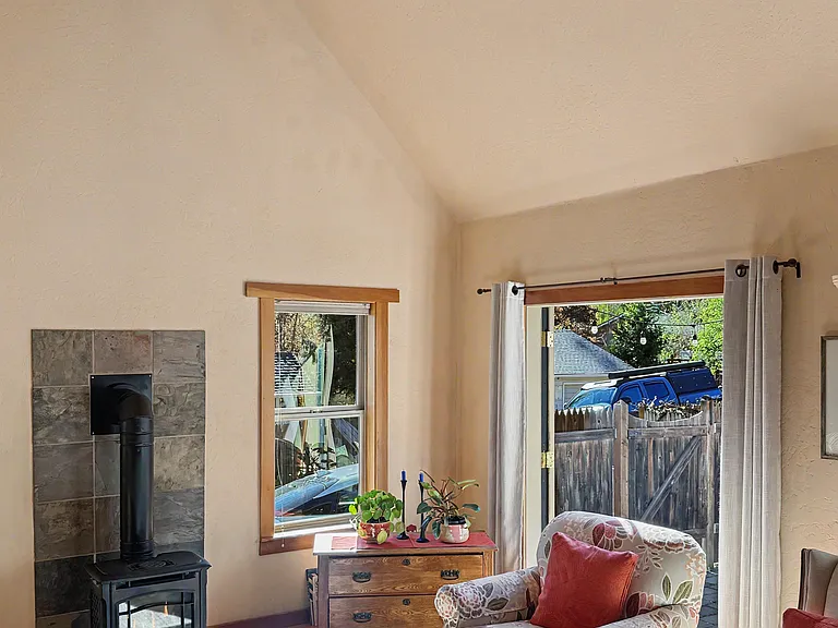184 Meade St — Photo 3