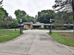 381 Maple Ln, Batavia, IL 60510