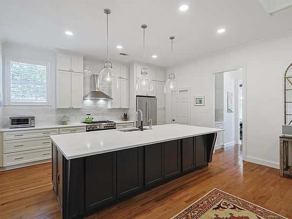 2nd image of 805 Kleberg Ct