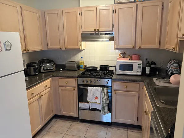 2016 Massachusetts Ave #2, Cambridge, MA 02140