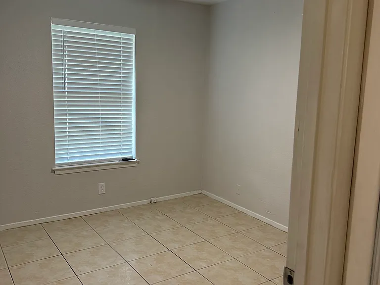 450 Mahota Dr — Photo 9