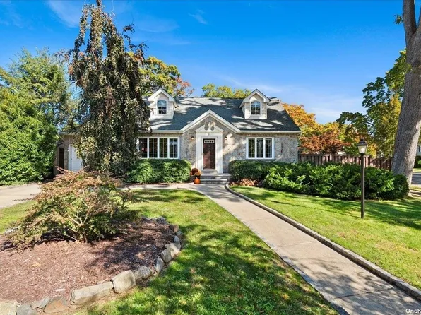 26 Pinewood Lane, New Hyde Park, NY 11040