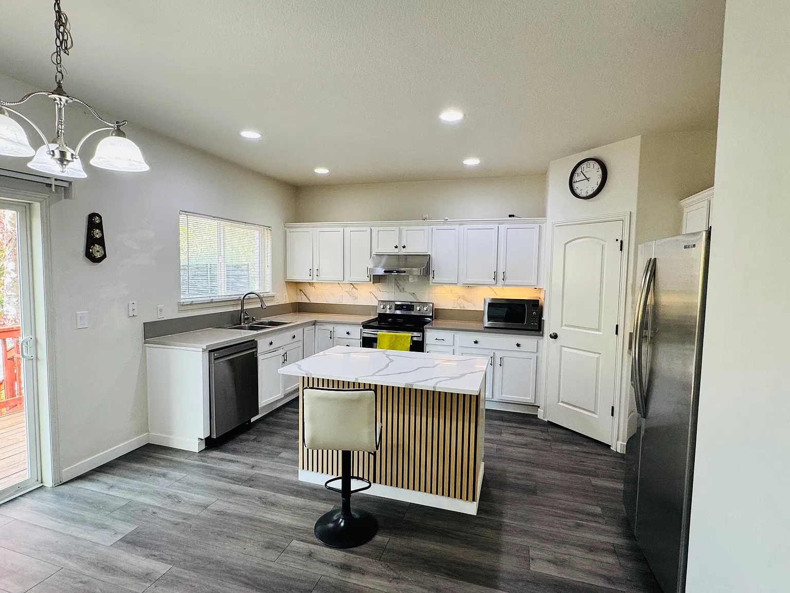 3 bed, 1888 sqft, $3,095 — Photo 4