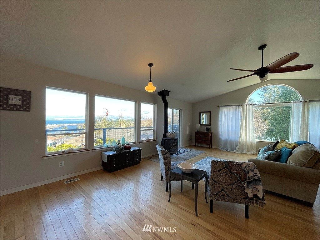 Oak Harbor, WA 98277