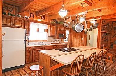 Nice kitchen with Breakfast Bar