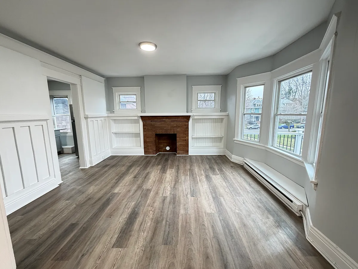 Building Photo - 2026 Hertel Ave #3