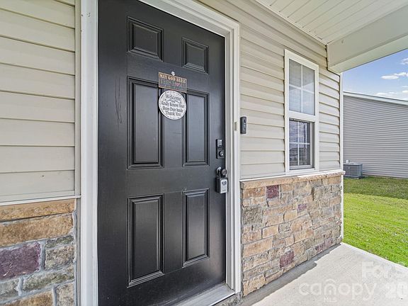 5th image of 282 Aubrey Woods Dr
