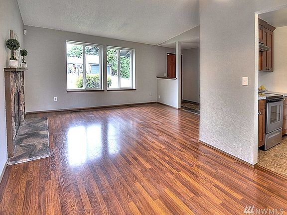 4th image of 3913 N Visscher St