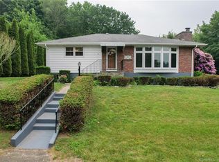 8 Blueberry Hill Rd, Waterbury, CT 06704