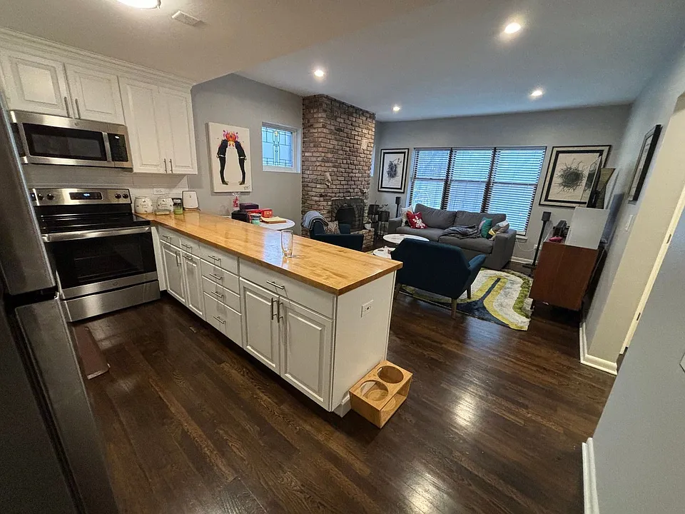 850GA W Barry Ave