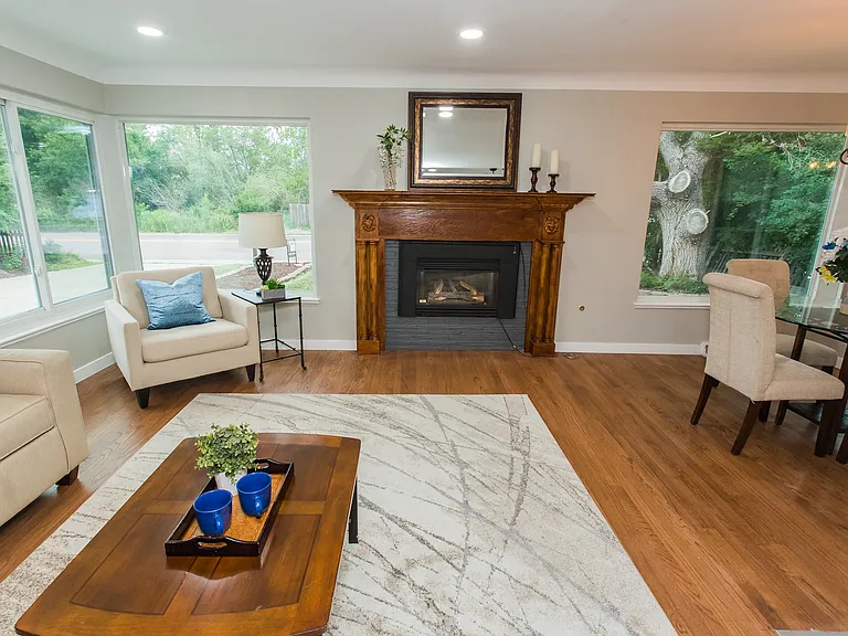 2620 S Holly St — Photo 3