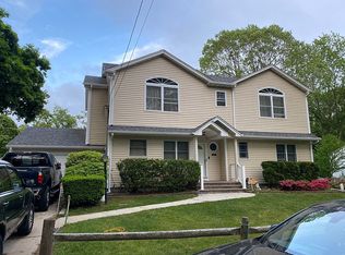 33 Forest Rd, Centereach, NY 11720