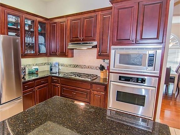 3rd image of 610 Pelican Hills Dr