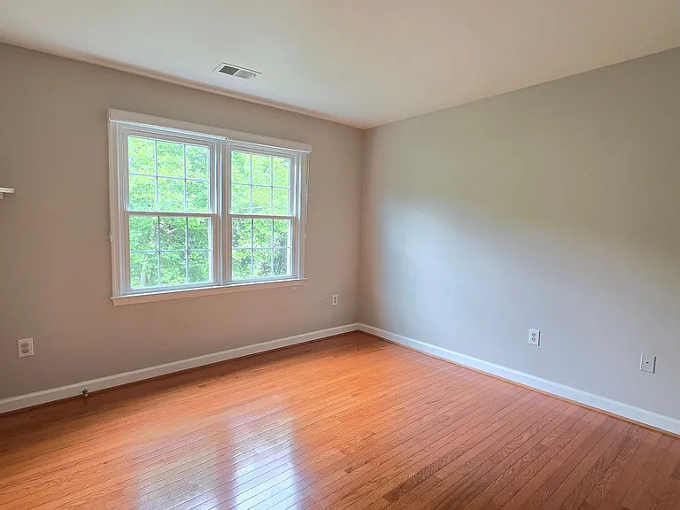 8201 Hensley Ct — Photo 15