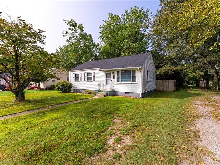 5104 Lochaven Ave — Photo 1