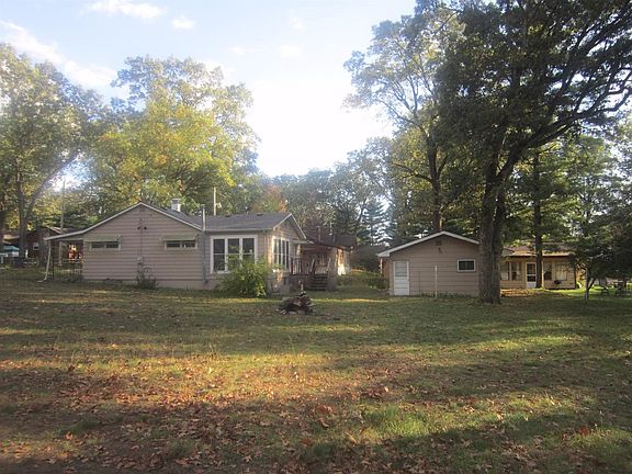 4th image of 3879 East Dr