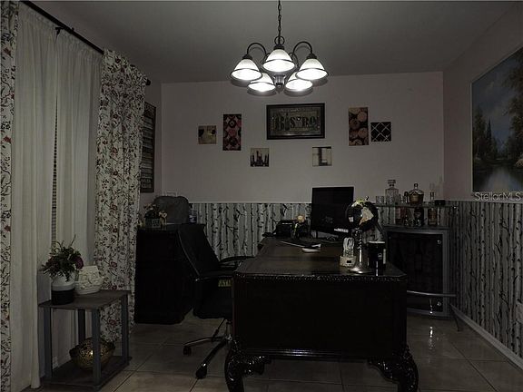 4th image of 595 Floral Dr