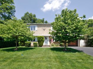 28 Jean Ln, Hartsdale, NY 10530