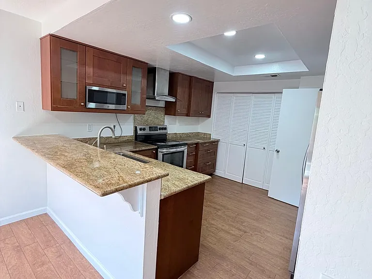4057 San Francisco Ter — Photo 6