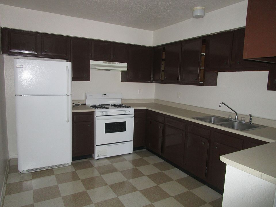 1st image of 118 Estancia Dr NW APT B