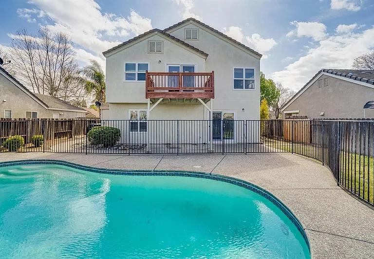 1561 Spring Ct — Photo 6