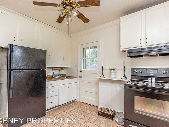 5th image of 2410 Carlisle Ave