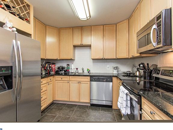 5th image of 111 S 15th St Penthouse P203