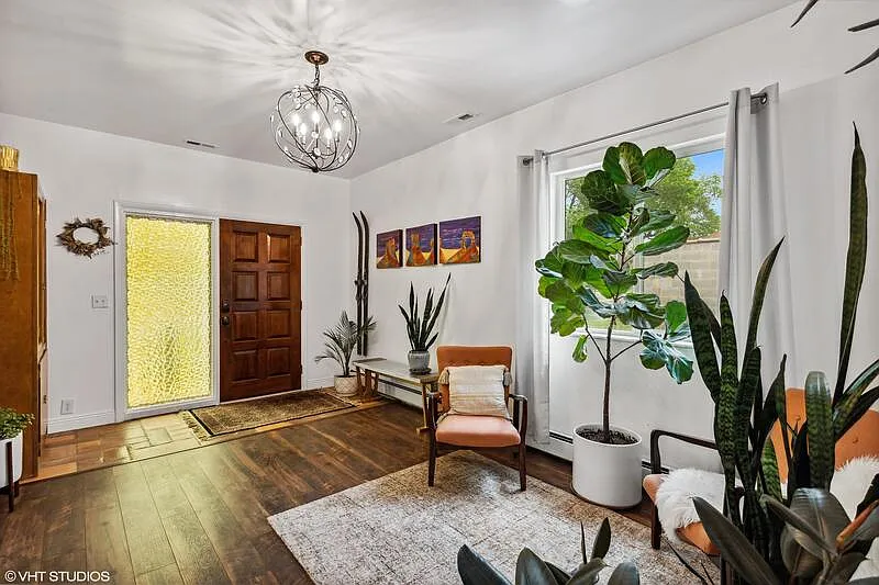 6 bed, 3.0 bath, 3582 sqft, $3,000 — Photo 4