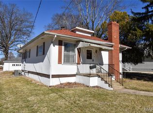 305 E Pennsylvania St, Staunton, IL 62088