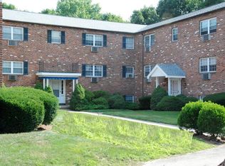 322 W Main St APT F, Cheshire, CT 06410