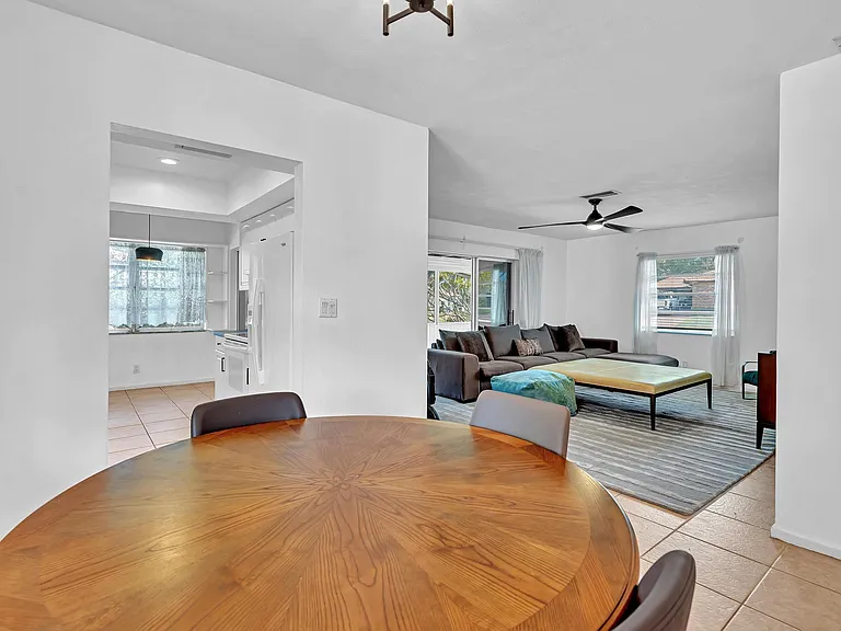 313 NW 42nd St — Photo 4