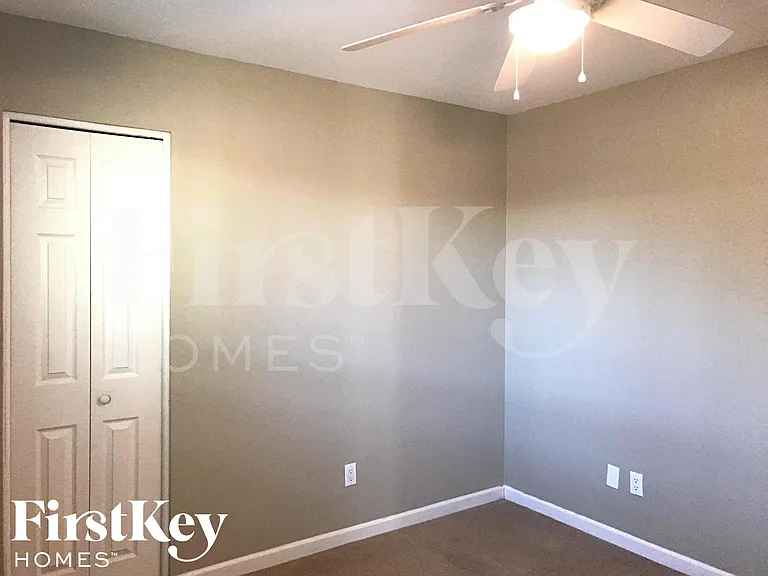 8802 N 35th Dr — Photo 16