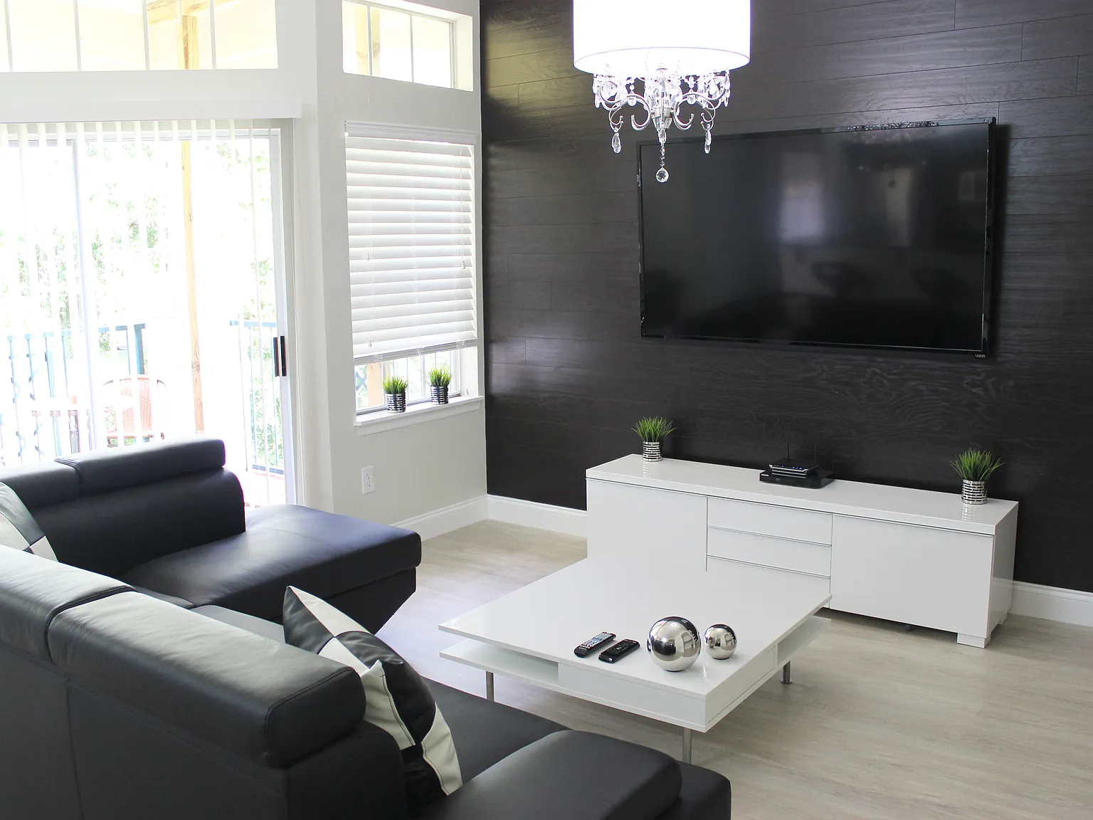 1 bed, 842 sqft, $2,500 — Photo 1