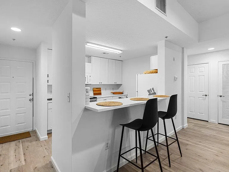 1209 Main St #302 — Photo 10