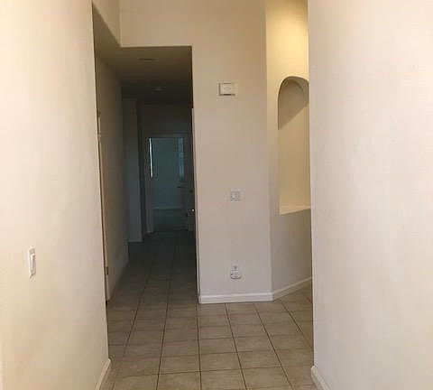 4th image of 1013 Woodcrest Ct