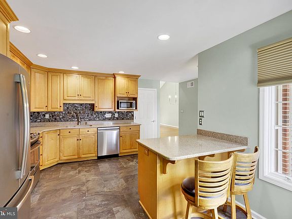 5th image of 3896 Farmstead Dr