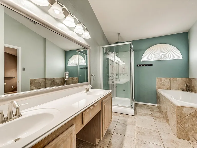 1528 Silver Spur Dr — Photo 3