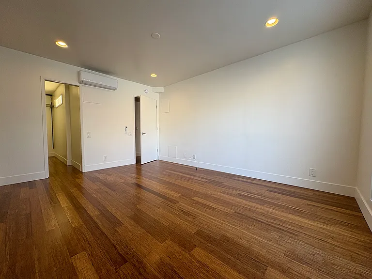 733 Kline St #107 — Photo 4