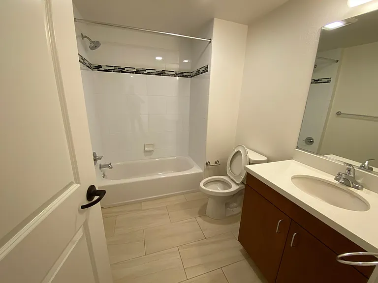 Addison Arts Apartments — Photo 61