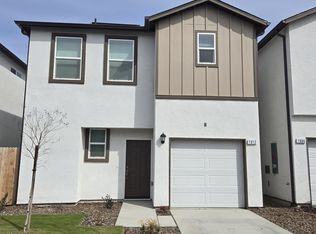 1012 Buena Vista Ln, Hanford, CA 93230