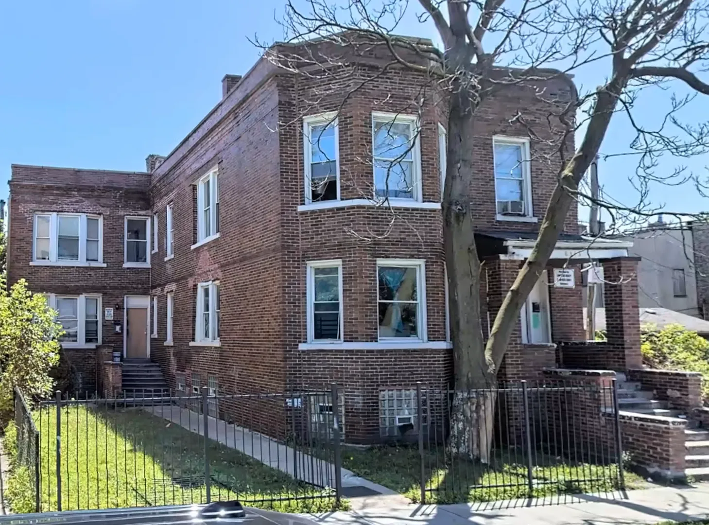 4 bed, $1,750 — Photo 1
