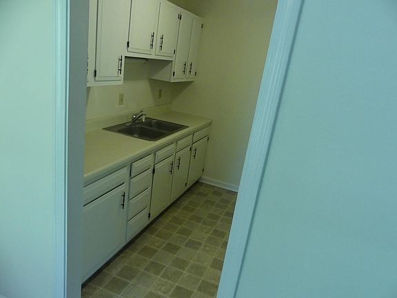 4th image of 840 Forest St APT 3