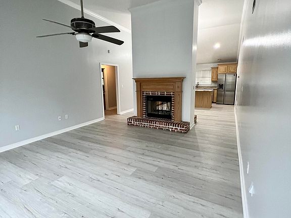 3rd image of 15069 Warren Dr