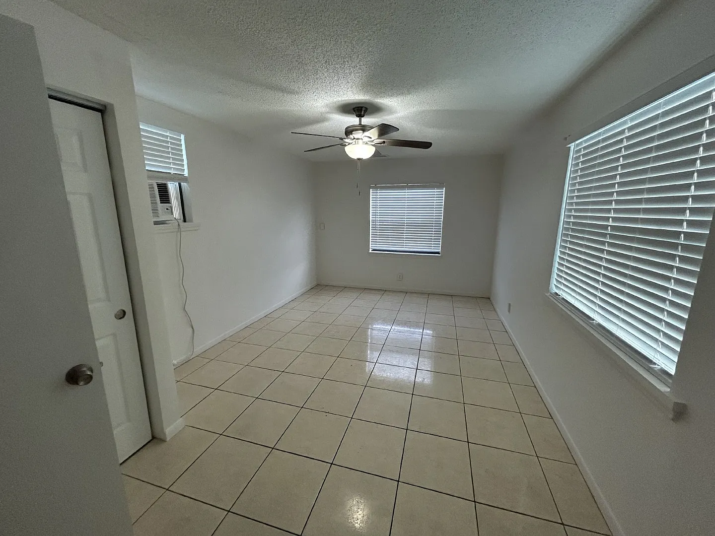 "Charming 3-Bedroom Home in St. Petersburg with Spacious 1,199 Sq Ft Layout!" — Photo 4