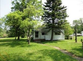 1275 Sylvan Dr, Hartland, MI 48353