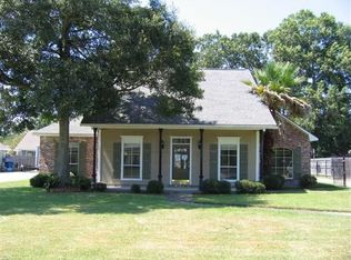 1459 Cottonwood Dr, Denham Springs, LA 70726