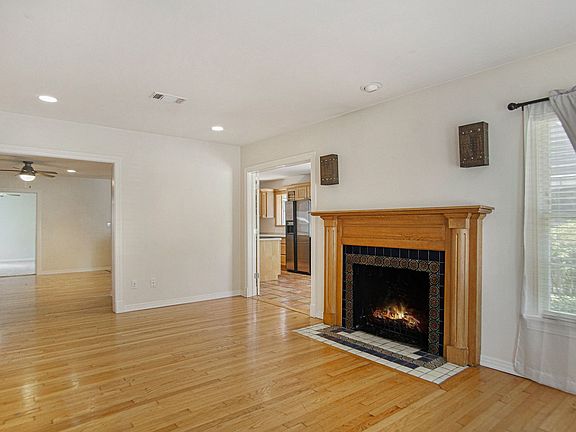 4th image of 4221 Birchman Ave