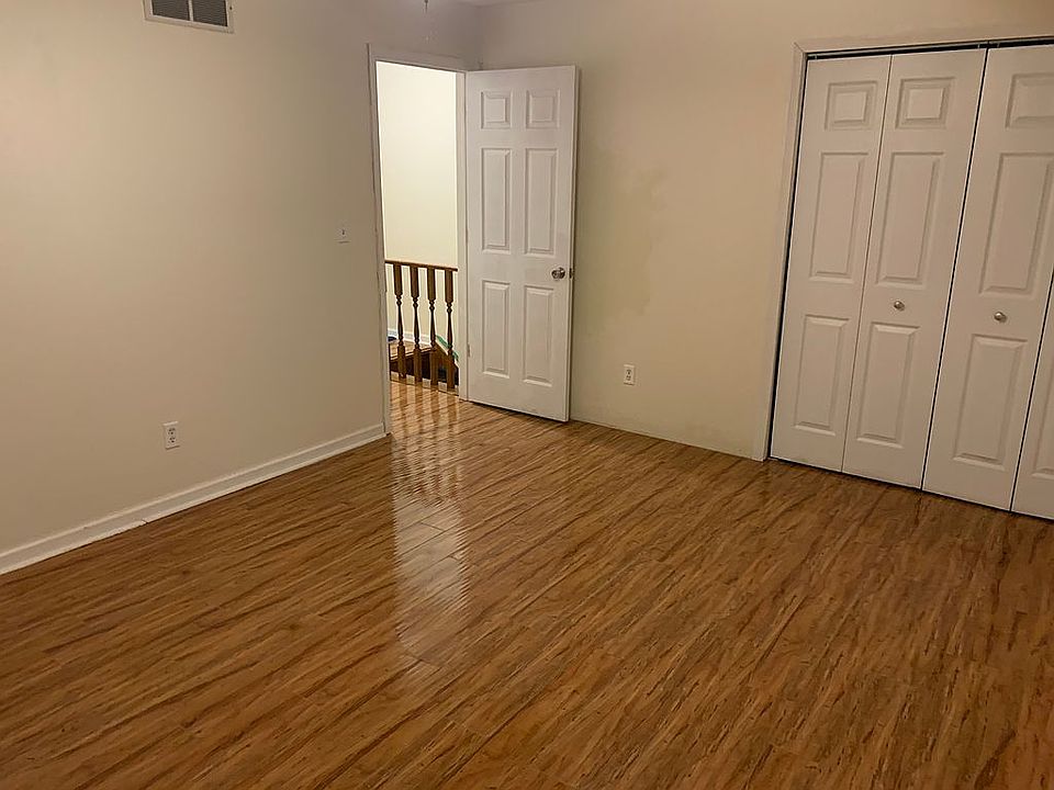 1st image of 286 E Woodlawn Road
